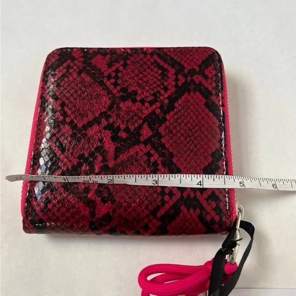 House Of Holland Red And Black Animal Snake Purse Zip Around Wallet NWT - Picture 7 of 9